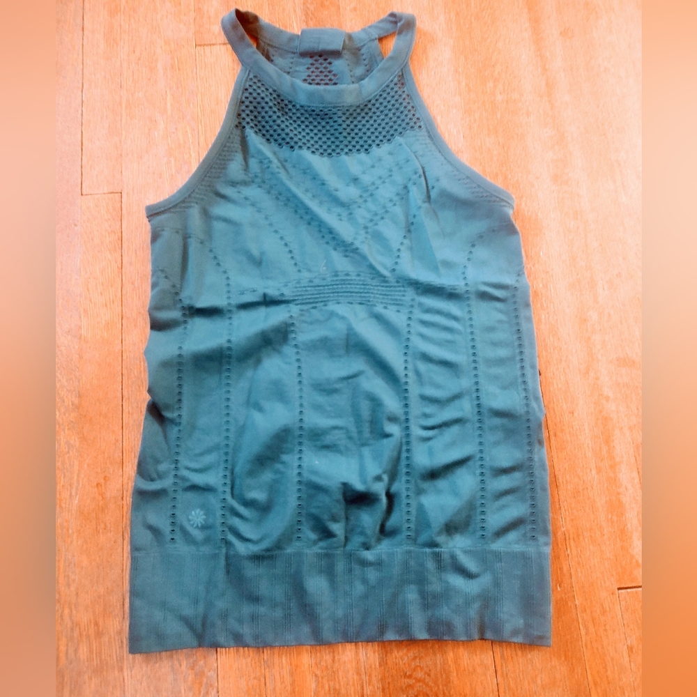 Athleta trophy tank size medium